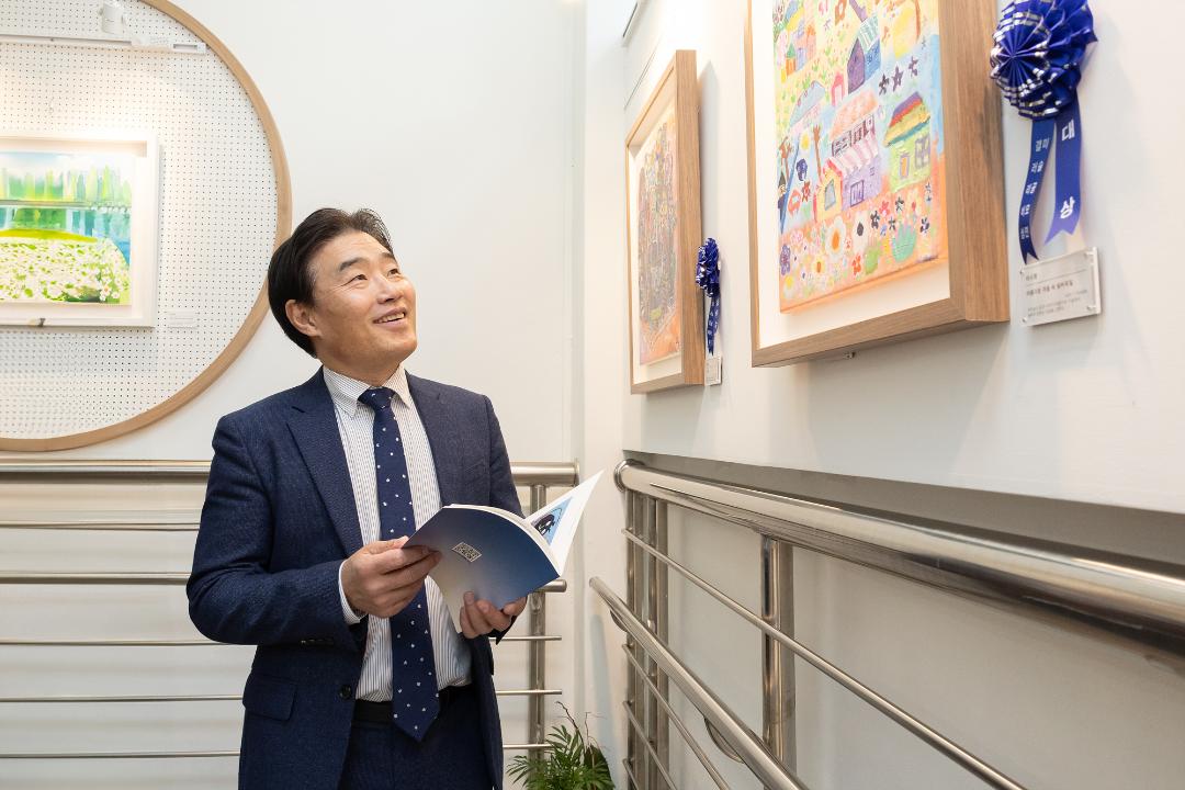 '20241213_[9대]제2회 갤러리 비상 미술공모전 전시회 관람' 게시글의 사진(4) '4.jpg'