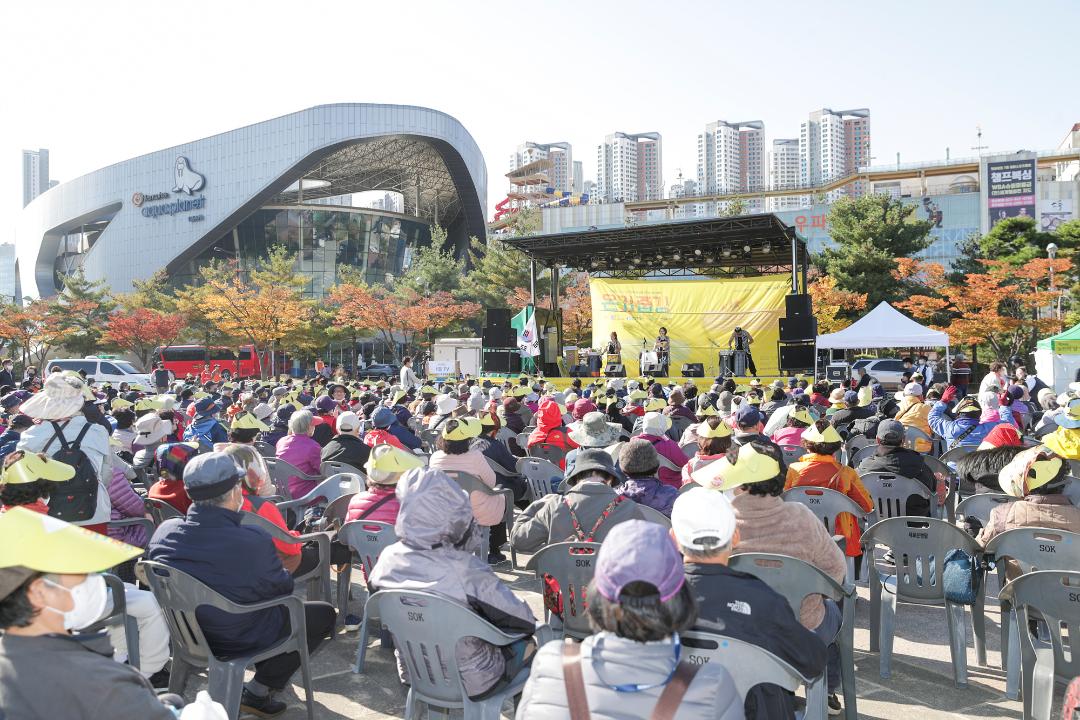 '20221019_[9대]제26회 노인의 날 기념 온기줍깅' 게시글의 사진(8) '8.jpg'