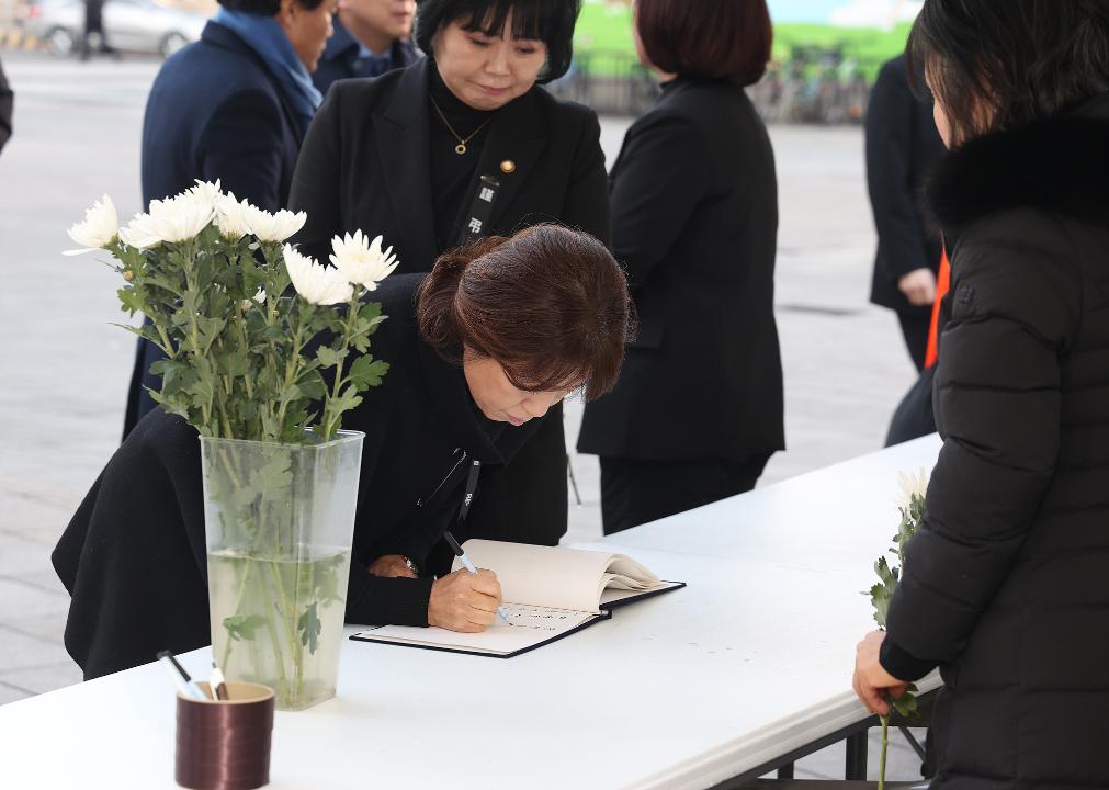 '20250102_[9대]제주항공 여객기 사고 희생자 합동분향소' 게시글의 사진(10) '20250102_[9대]제주항공 여객기 사고 희생자 합동분향소_003.jpg'
