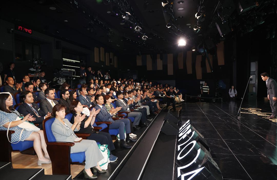 '20240819_[9대]제21회 EBS국제다큐영화제(EIDF)개막식' 게시글의 사진(25) '0G5A7911.jpg'