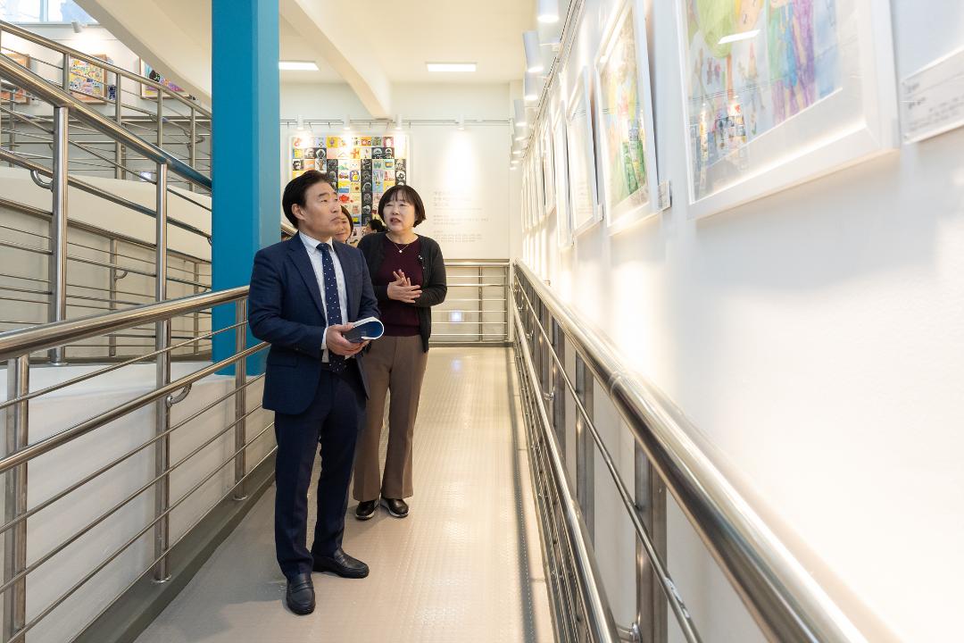 '20241213_[9대]제2회 갤러리 비상 미술공모전 전시회 관람' 게시글의 사진(1) '1.jpg'