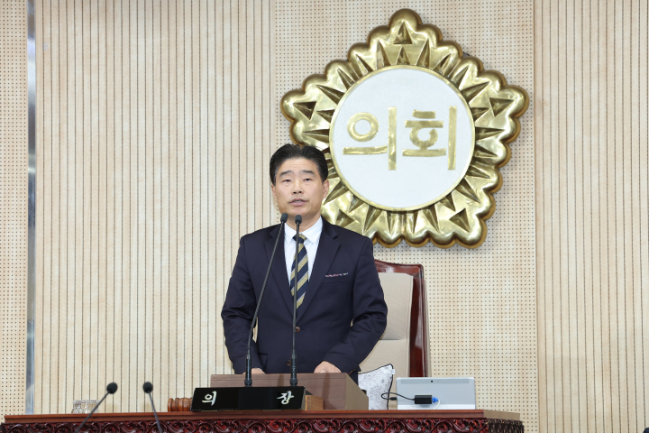 '고양특례시의회 김운남 의장, 책임감 있는 시정 운영과 소통 촉구' 게시글의 사진(1) '본회의(김운남 의장) 1'