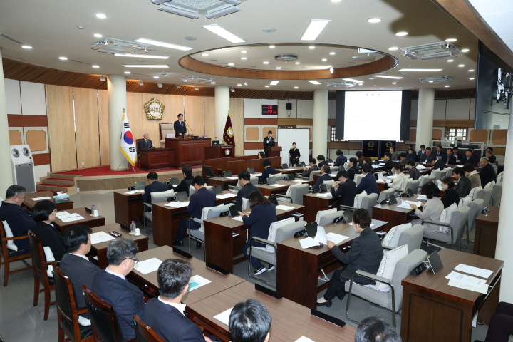 '고양특례시의회, 제299회 제2차 정례회 개회' 게시글의 사진(2) '제299회 제2차 정례회 2 (2)'