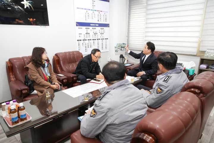 '고양특례시의회 김운남 의장, 킨텍스 원형육교 관련 보행 환경 개선 간담회 개최' 게시글의 사진(1) '1 (2)'