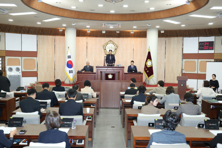 '고양특례시의회, 제298회 임시회 폐회' 게시글의 사진(1) '제298회 임시회 폐회 (2)'