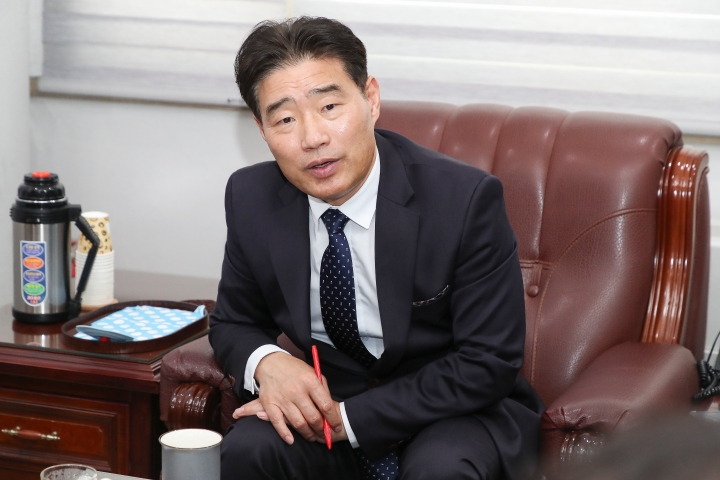 '고양특례시의회 김운남 의장, 킨텍스 원형육교 관련 보행 환경 개선 간담회 개최' 게시글의 사진(2) '2 (2)'
